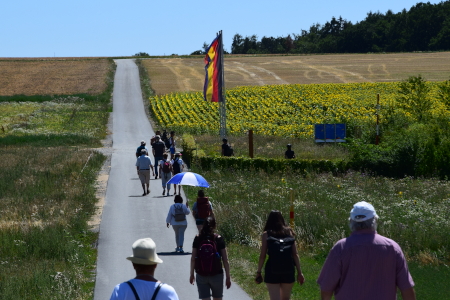 Wanderung zum EU-Mittelpunkt Wanderung zum EU-Mittelpunkt