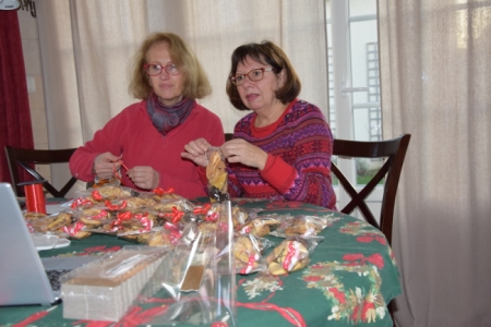 Die Verpackerinnen Marie-Claude Guivarche und Chantal Conflant Die Verpackerinnen Marie-Claude Guivarche und Chantal Conflant