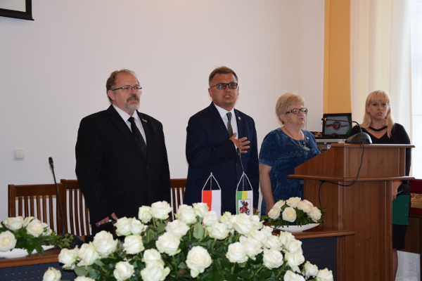 von links: Stellvertretender Bürgermeister Sławomir Strzelecki, Bürgermeister Piotr Lech, Stadtratsvorsitzende Halina Smolinska, Dolmetscherin Marta Kaminska von links: Stellvertretender Bürgermeister Sławomir Strzelecki, Bürgermeister Piotr Lech, Stadtratsvorsitzende Halina Smolinska, Dolmetscherin Marta Kaminska