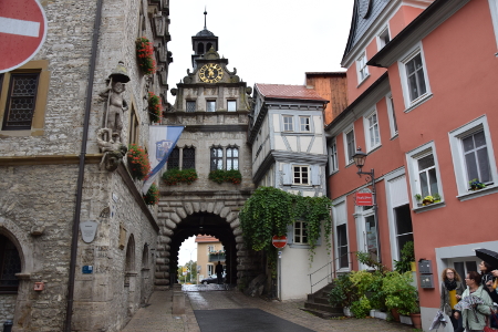 Renaissance-Rathaus mit Stadttor, 1579 - 1600 Renaissance-Rathaus mit Stadttor, 1579 - 1600