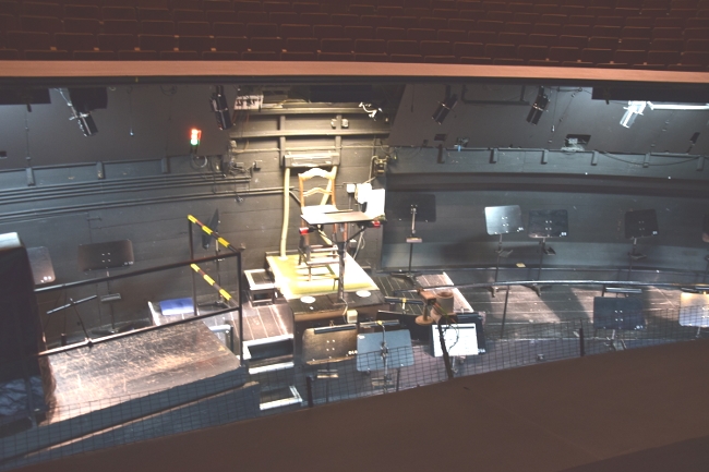 Blick von der Bühne in den Orchestergraben Blick von der Bühne in den Orchestergraben