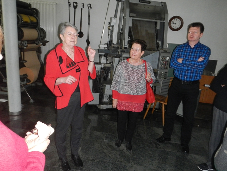 Seminarleiterin (links) in Aktion Seminarleiterin (links) in Aktion