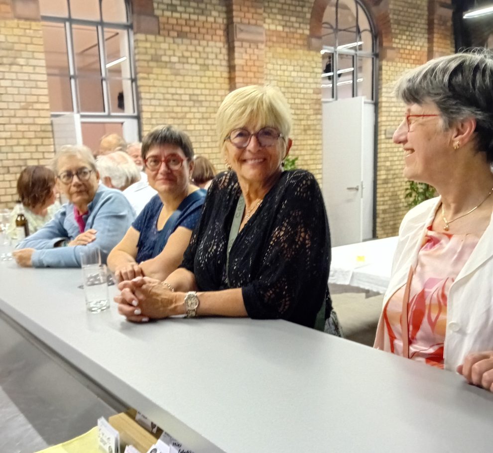 aus Ouistreham: Stadträtin Sophie Poleyn und Cristel Le Moal